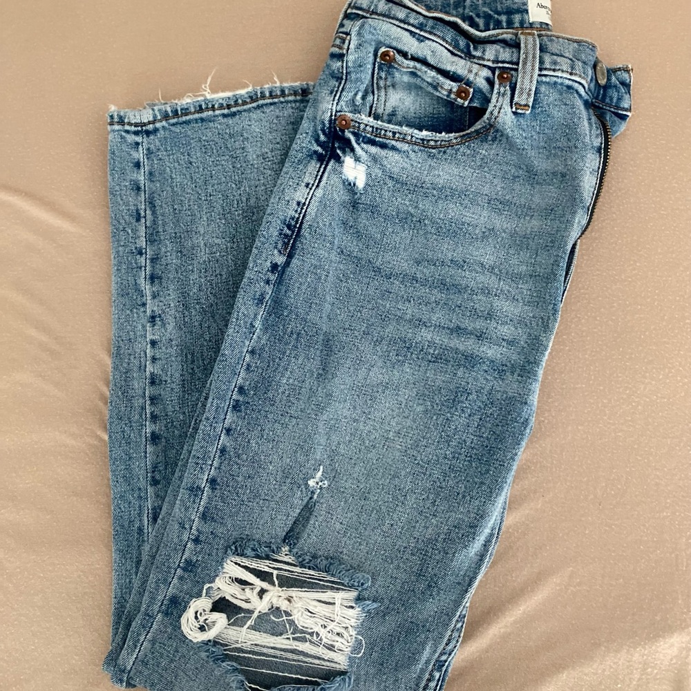 Distressed High Rise Cropped Jeans